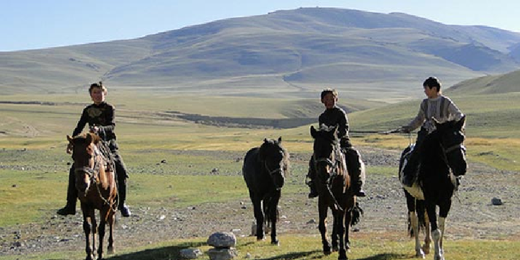 Elstei-paardrijden-Mongolië-paarden-vlaktes-steppe