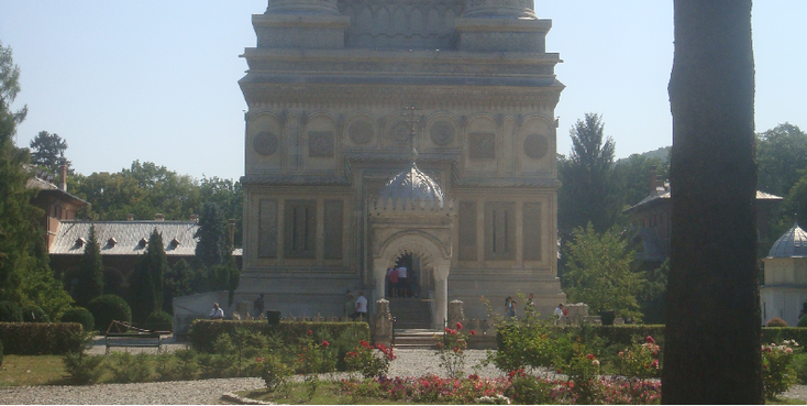 Curtea-de-Arges-Cathedral-Entrance-Romania