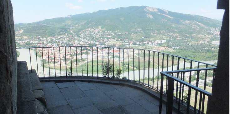 Mtscheta-Aragvi-rivier-Dzjvari-klooster-balkon-uitzicht-Georgië