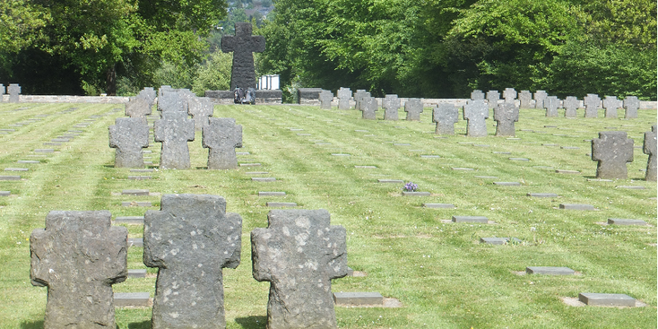 Soldatenkerkhof-Vossenach-Walter-Model-veldmaarschalk-WW2-oorlog-Duitse-graven-Duitsland