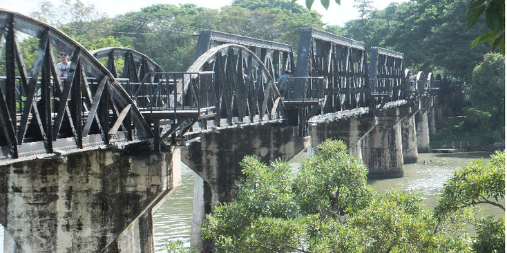 Kanchanaburi-Bridge-On-The-River-Kwai-Death-Railway-Thailand-WW2-dodenspoorlijn-brug
