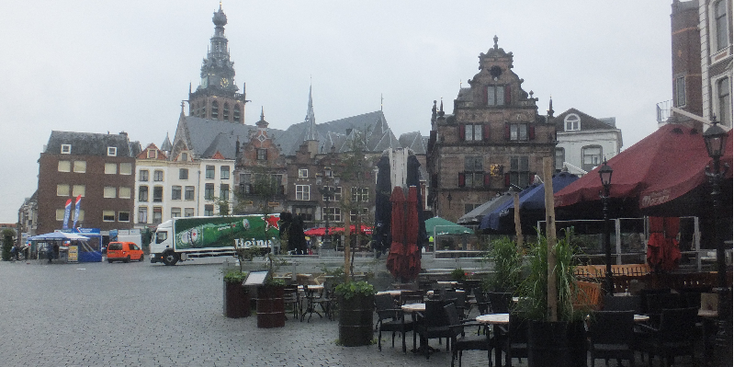 Waag-Grote-Markt-plein-centrum-Nijmegen-Nederland