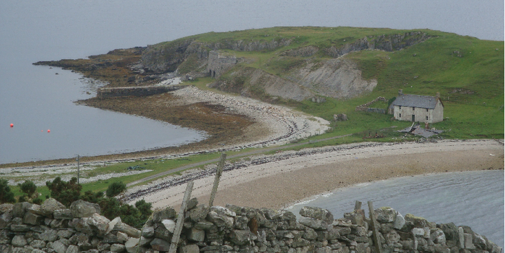 Schotland-Smoo-Cave-Durness-kust-zand-strand-huis