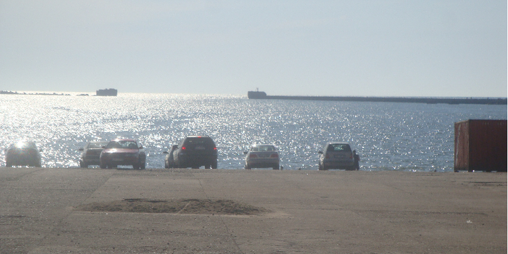 Liepaja-havenfront-Oostzee-auto-pier-Letland