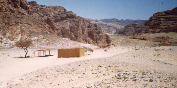 Ain-Hudra-bedoeïenen-rieten-hutje-tour-Nuweiba-Dahab-Sinaï-woestijn-Egypte