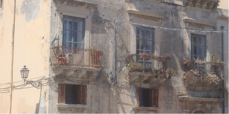 Syracuse-Ortiga-balkon-Sicilië-Italië