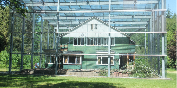Westerbork-voormalige-commandant-woning-glas-kamp-Gemmeker-Nederland