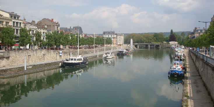 Verdun-Maas-rivier-boten-kade-Frankrijk