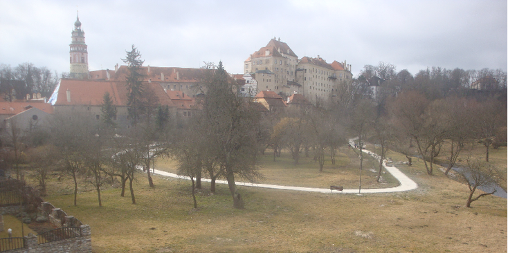 Cesky-Krumlov-Tsjechië-Bohemen-dorp-kerk-rivier-lus