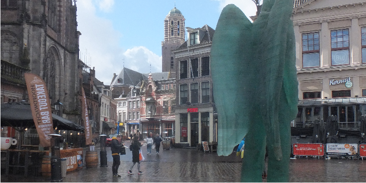 Grote-Markt-Zwolle-beeld-engel-kerk-Nederland