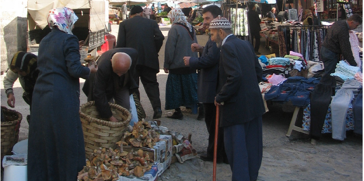 Safranbolu-markt-fruit-kleding-straatleven-Turkije