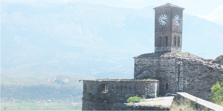 Gjirokaster-Gjirokastra-Citadel-klokkentoren-Albanië