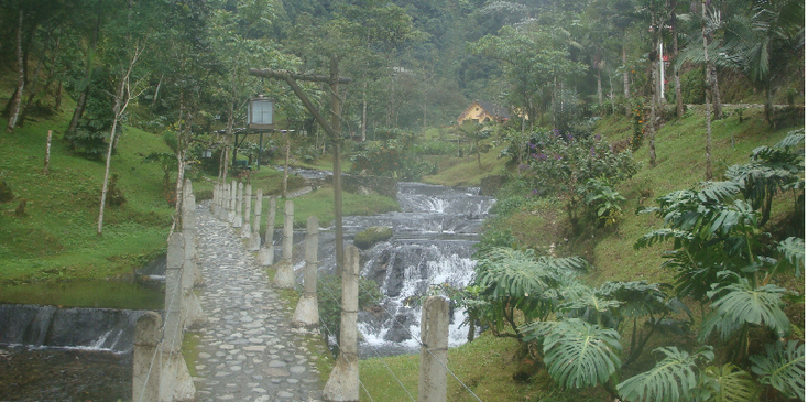 Thermales-de-Santa-Rosa-de-Cabral-waterval-Colombia-warm-heet-water-tuin