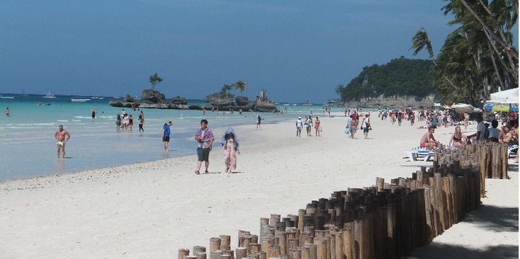 Boracay-White-Beach-strand-palmboom-strandstoel-zee-Filipijnen