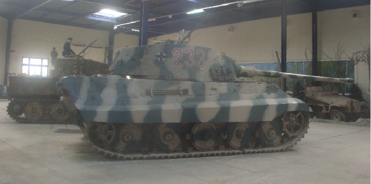 Saumur-museum-Frankrijk-Musee-des-Blindes-tank-Konigstiger