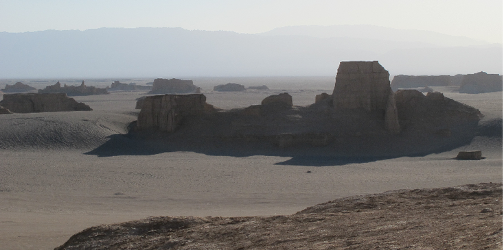 Kaluts-Iran-woestijn-heet-rotsen-Dasht-e-Lut-erosie