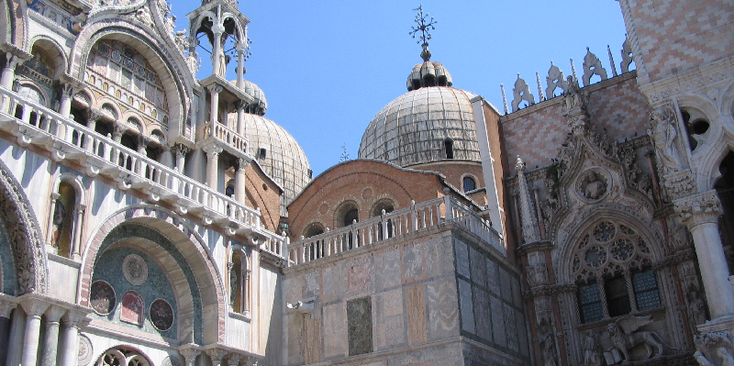 Venetië-plein-San-Marco-kerk-Italië