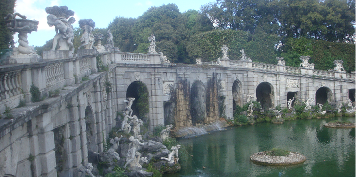 Caserta-Italië-beelden-paleis-Koninklijk-fonteinen-vijver