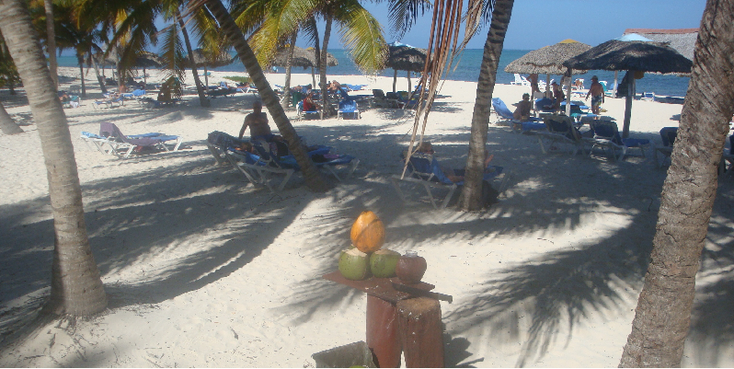 Playa-Santa-Lucia-strand-Cuba-kokosnoot-palmbomen