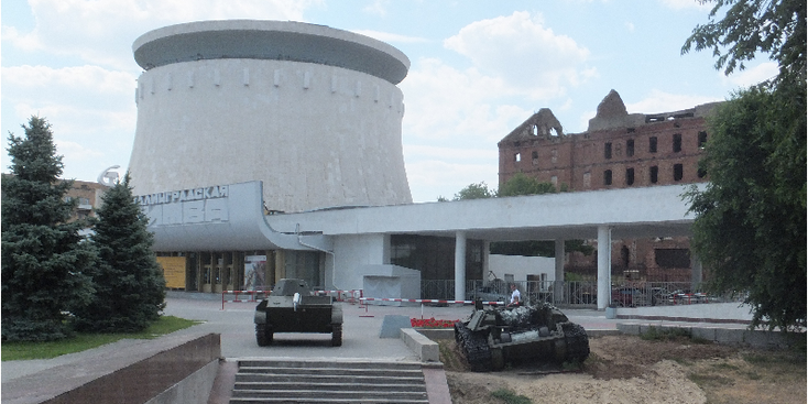 Rode-tractor-museum-fabriek-Stalngrad-Volgograd-museum-Rusland-WW2