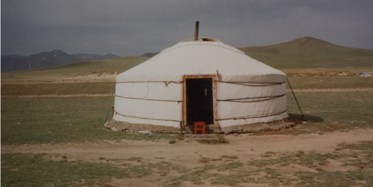 Elstei-yurt-ger-Mongolië-traditionele-hut-steppe