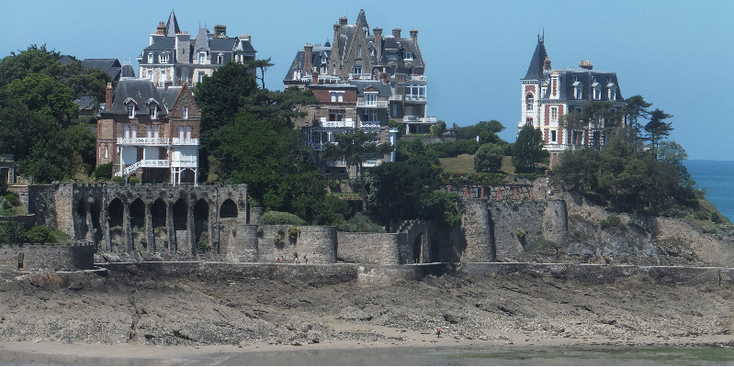 Dinard-Bretagne-Frankrijk-Belle-Epoque-huizen-baai