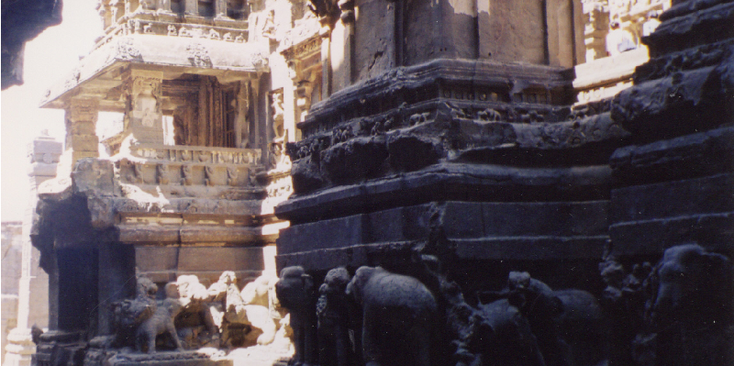 Ellora-rotsen-steen-beelden-India