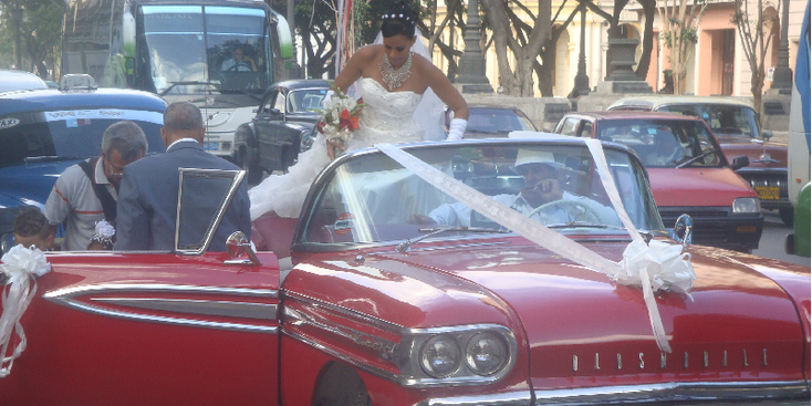 Havana-Cuba-trouwerij-klassieke-Amerikaanse-auto