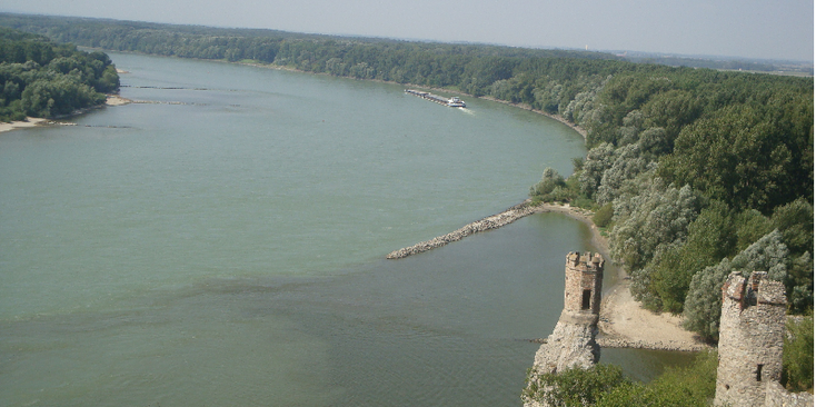 Devin-kasteel-castle-Donau-rivier-Bratislava-Slowakije