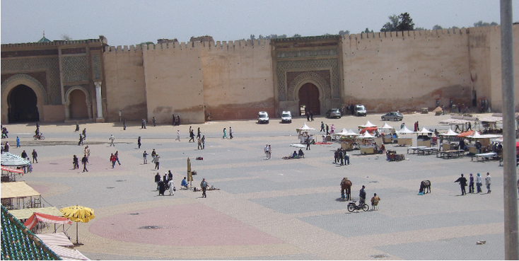Meknes-stadsmuren-plein-poort-Koningstad-Marokko