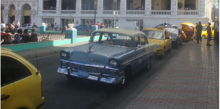 Santiago-de-Cuba-klassieke-Amerikaanse-auto