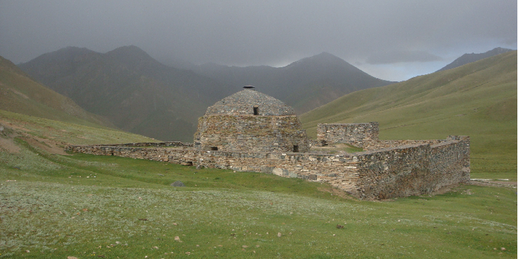 Tash-Rabat-Naryn-zijderoute-karavanserai-hotel-slaapplaats-Kirgizië