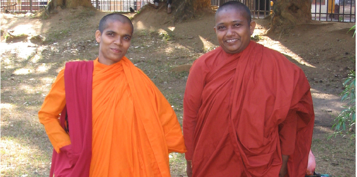 Kandy-Boeddhistische-monnik-Sri-Lanka