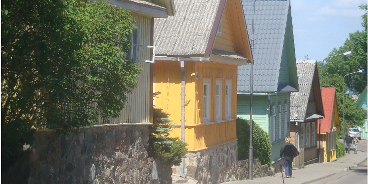 Trakai-gekleurde-houten-huizen-Litouwen