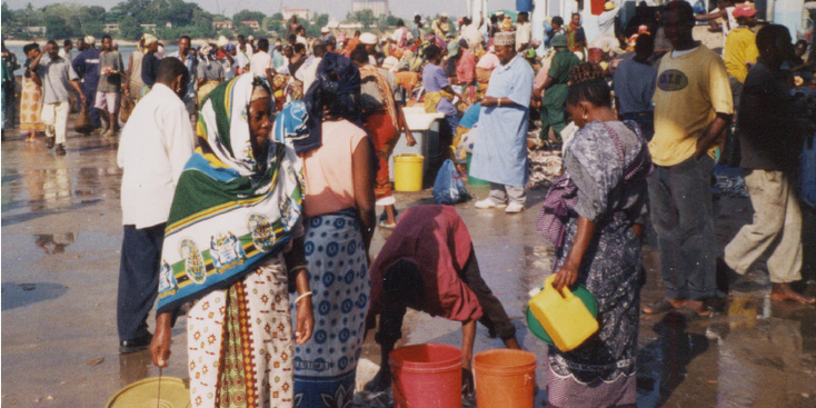 Dar-Es-Salaam-Tanzania-markt-emmers-lokale-bevolking