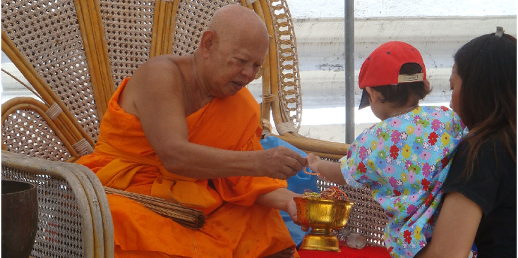 Bangkok-Boeddhistische-monnik-tempel-ketel-goud-Thailand