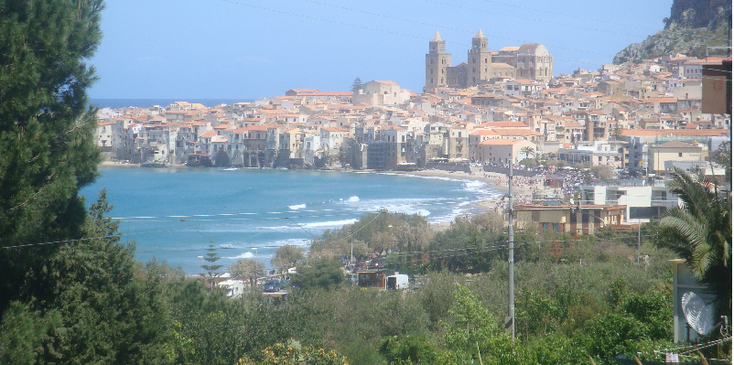 Cefalu-baai-kerk-Sicilië-Italië
