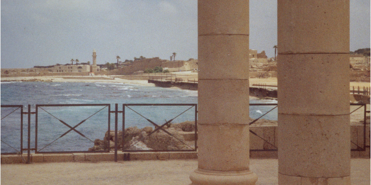 Caesarea-ruïne-Romeinse-Keizerrijk-pilaren-columns-Middellandse-Zee-Israël
