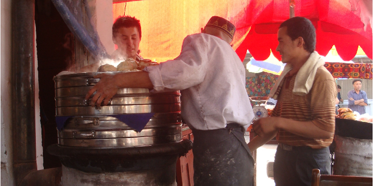 Turpan-markt-dumplings-China