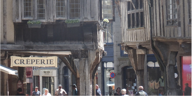Dinan-koopmanshuizen-crêperie-Bretagne-Frankrijk