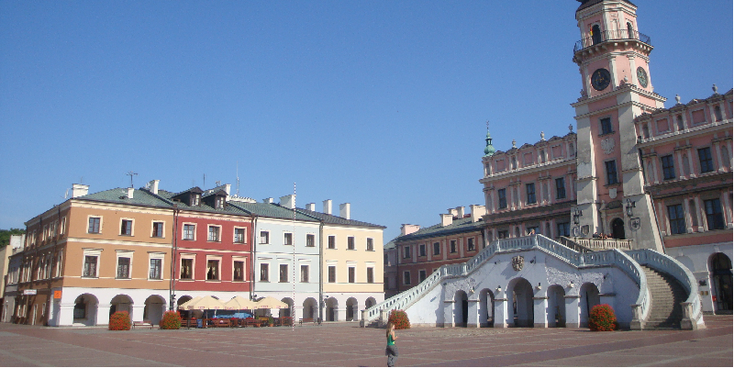 Rynek-Wielki-Grote-markt-Zamosc-Polen-kerk-plein