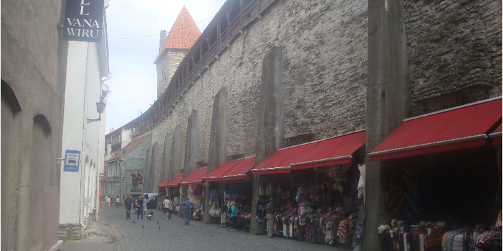 Tallinn-Tompea-stadsmuren-torens-Middeleeuws-markt-historisch-Estland