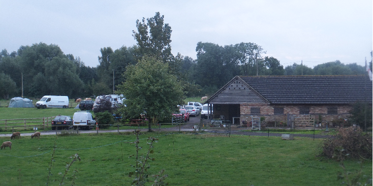 Old-Dairy-Farm-camping-The-Lindens-Stoke-Hammond-boerderij-Engeland