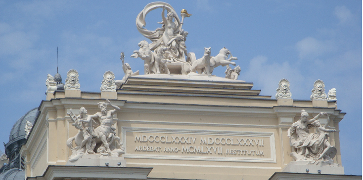 Odessa-Opera--ballet-theater-gebouw-kanon-tuin-Oekraïne
