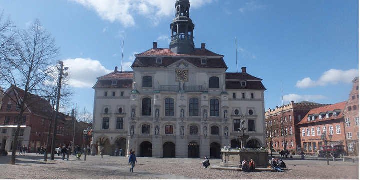 Luneberg-plein-stadhuis-fontein-Duitsland