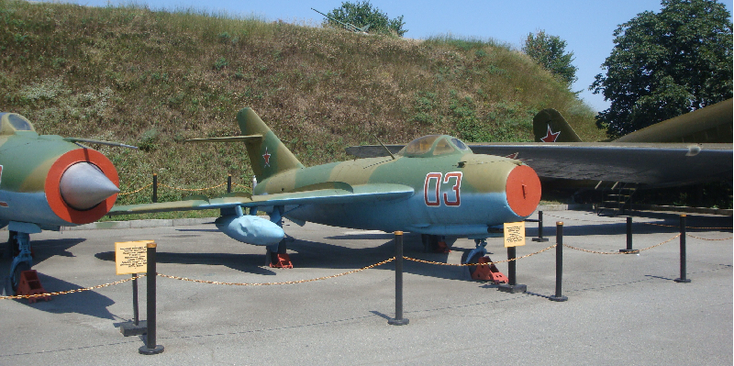 Rodina-Mat-Museum-Grote-Patriottische-oorlog-Kiev-Oekraïne-vliegtuig