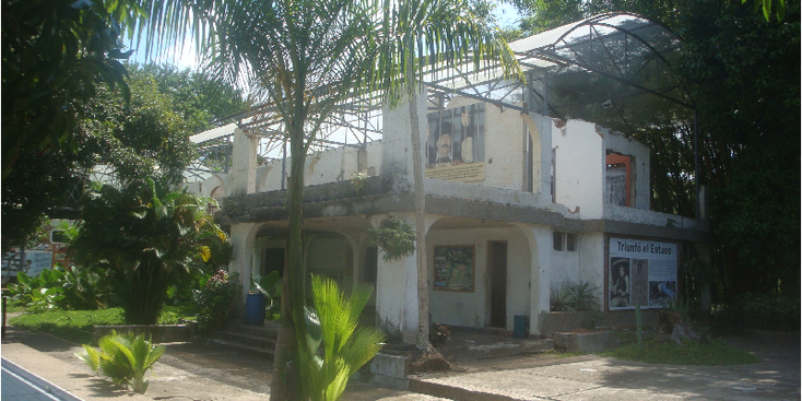 Napoles-Hacienda-Doradal-Pablo-Escobar-Colombia-poort-vliegtuig-Finca-Landgoed-villa