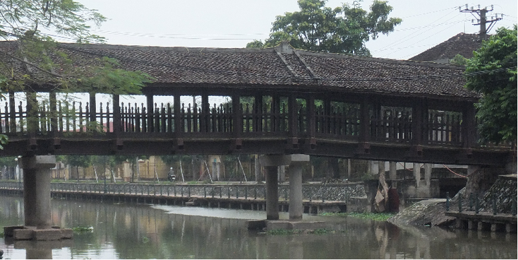 Covered-Bridge-brug-Phat-Diem-Vietnam