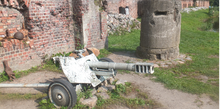 Kaliningrad-Rusland-Konigsbergen-Koningsberg-vesting-kanon-Rusland-Pruisen