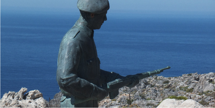 Preveli-kust-monument-Engelse-soldaat-WW2-Kreta-Griekenland